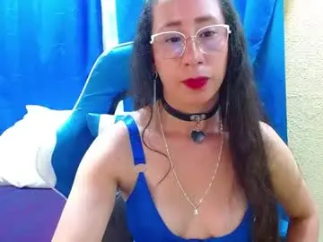 Chaturbate Live Sex Cam of gia_leinn