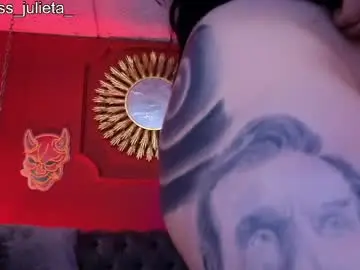 Chaturbate Live Sex Cam of julieta_russell