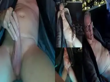 Chaturbate Live Sex Cam of d_j_strokes