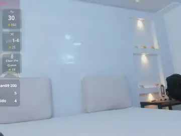 Chaturbate Live Sex Cam of zenda_evans