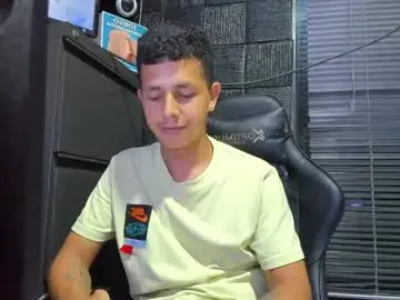 Chaturbate Watch Live Sex Cams of g_lincoln