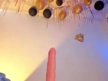 Chaturbate Live Sex Cam of flylia_