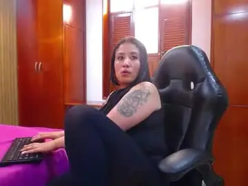 Chaturbate Live Sex Cam of clovyzenvy