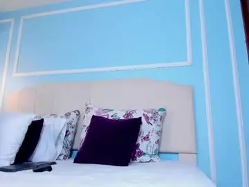 Chaturbate Live Sex Cam of caroline_noirr