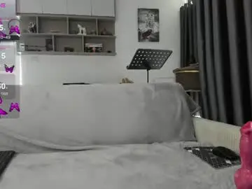 Chaturbate Live Sex Cam of silverfoxxxxy