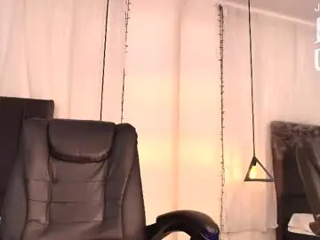 Chaturbate Live Sex Cam of honeyy_01