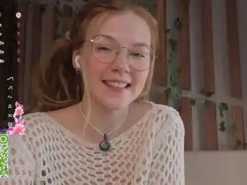 Chaturbate Live Sex Cam of lyra_thenymph