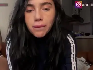 Chaturbate Sex Cam of annie_snow_