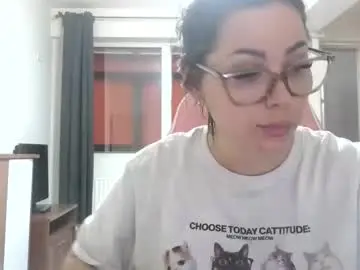 Chaturbate Live Sex Cam of prettyjulliette