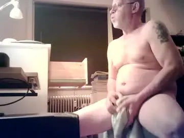 Chaturbate Live Sex Cam of hannsi64