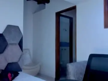 Chaturbate Live Sex Cam of mikaelastonne
