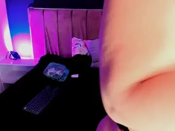 Chaturbate Live Sex Cam of kendalcurvy