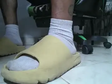 Chaturbate Watch Live Sex Cams of srfindomfeet_
