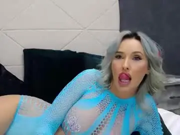 Chaturbate Live Sex Cam of issasmyth
