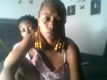 Chaturbate Live Sex Cam of petite_queen69