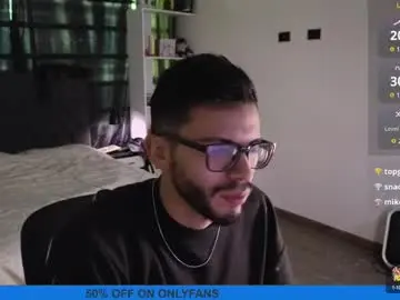 Chaturbate Sex Cam of phantom_bigger1