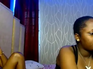 Chaturbate Live Sex Cam of raven_luxe