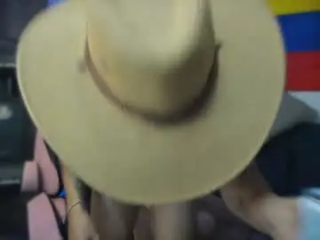 Chaturbate Live Sex Cam of andrew_twink18