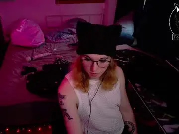 Chaturbate Live Sex Cam of hellfire_girl