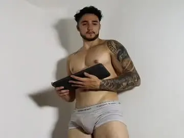 Chaturbate Adult Video Chat of latinboyvip_