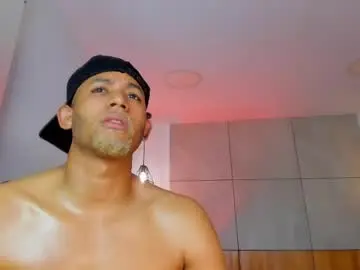 Chaturbate Live Sex Cam of bento_fox