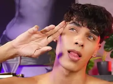Chaturbate Live Sex Cam of andrewortix