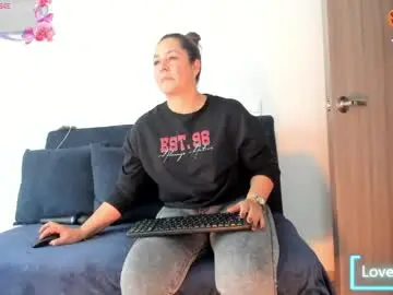 Chaturbate Live Sex Cam of ariadna_grad