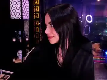 Chaturbate Live Sex Cam of alma_pearl