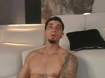 Chaturbate Live Sex Cam of camiloalvarezzz3