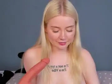 Chaturbate Live Sex Cam of lillie_berry