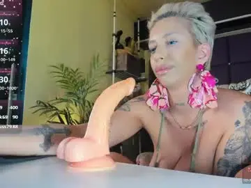 Chaturbate Free Live Porn of sofiequeen_