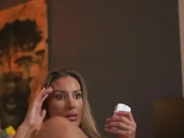 Chaturbate Nude Webcam of evelyn_evyy