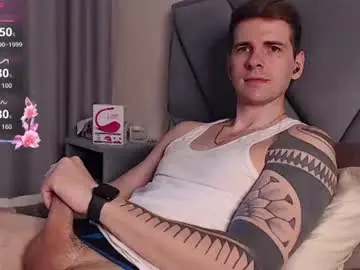 Chaturbate Live Sex Cam of mr_longboy