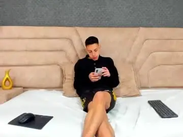 Chaturbate Best live sex cam show of thiagos19