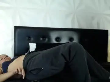 Chaturbate Live Sex Cam of isaak_salomee