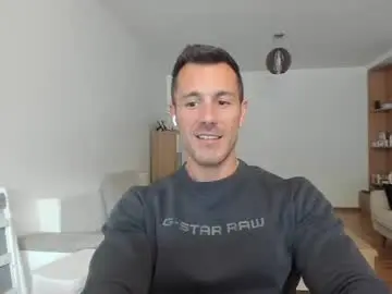 Chaturbate Best live sex cam show of roberto4ever