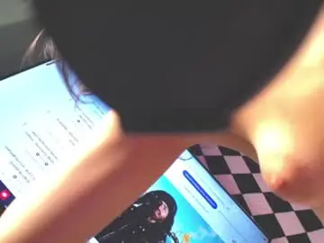 Chaturbate Live Sex Cam of hera_069