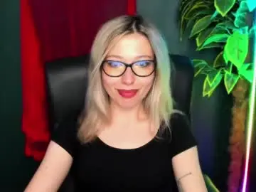 Chaturbate Nude Webcam of heidi_pleasure