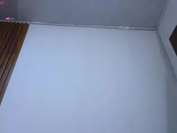 Chaturbate Live Sex Cam of alonddra_tay