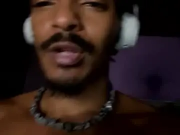 Chaturbate Live Sex Cam of trillahung