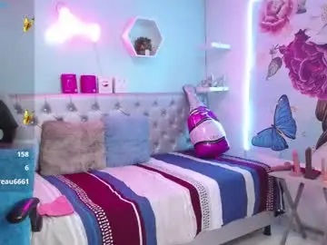 Chaturbate Live Sex Cam of thalia_mills19