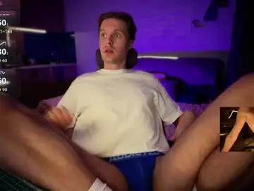 Chaturbate Live Sex Cam of leonnextdoor