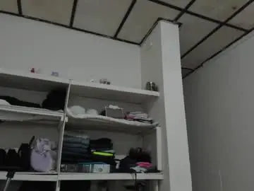 Chaturbate Live Sex Cam of kira_stormm58
