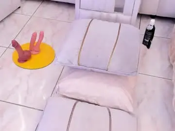Chaturbate Live Sex Cam of megan_glow_