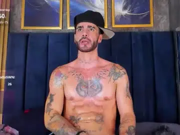 Chaturbate Sex Cam of darwin_horny2