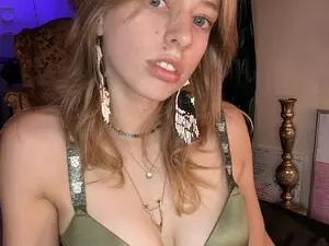 Myfreecams Watch Live Sex Cams of ellispierce