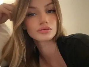 Myfreecams Nude Webcam of ShawnaSweets0
