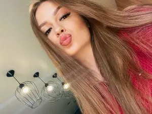 Myfreecams Watch Live Sex Cams of Chloe_Shine