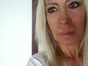 Myfreecams Watch Live Sex Cams of Latinablond7