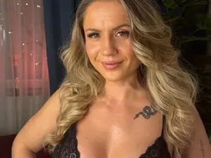 Myfreecams Sex Cam of AdelineCarter